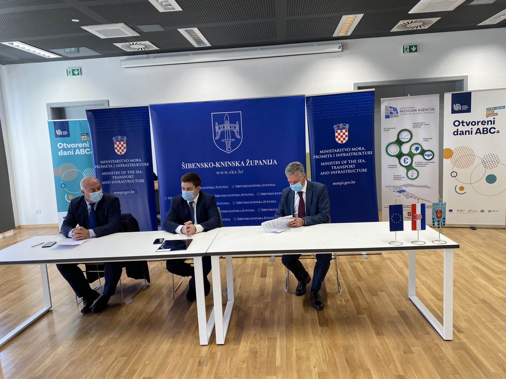 Ministar Oleg Butković potpisao ugovore vrijedne gotovo 11 milijuna kuna