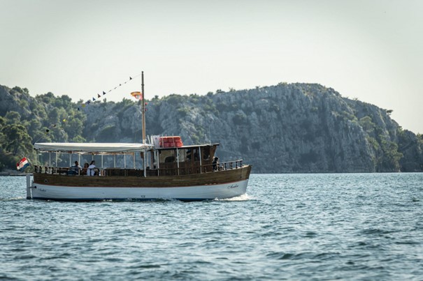  Grad Šibenik traži prijevoznika za brodske linije Šibenik-Martinska i Šibenik-Jadrija