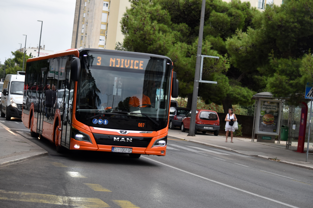 Obavijest o neprometovanju autobusne linije radi mimohoda branitelja 