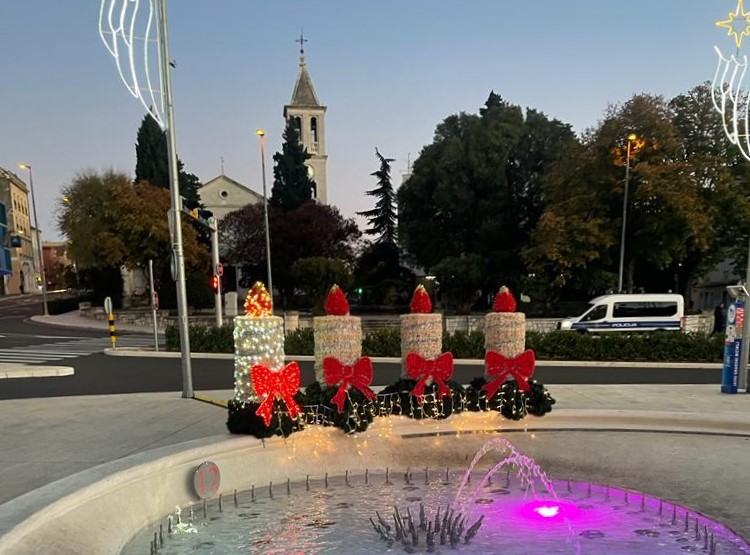 Upaljena prva Adventska svijeća