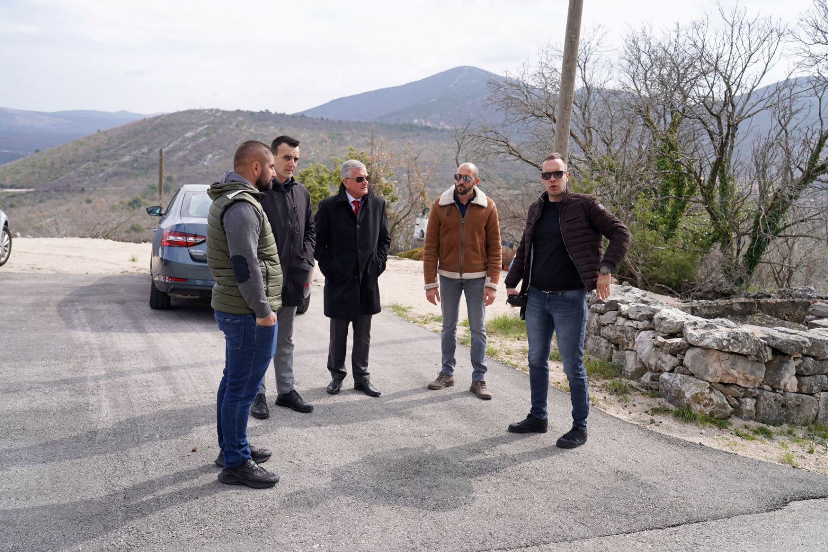 Gradonačelnik Burić i direktor Vodovoda i odvodnje Martinović posjetili Vrsno - priprema za izgradnju vodovodne mreže  