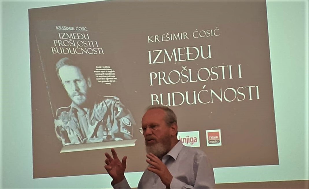 Predstavljena  knjiga prof. dr.sc. Krešimira Ćosića „Između prošlosti i budućnosti“ 