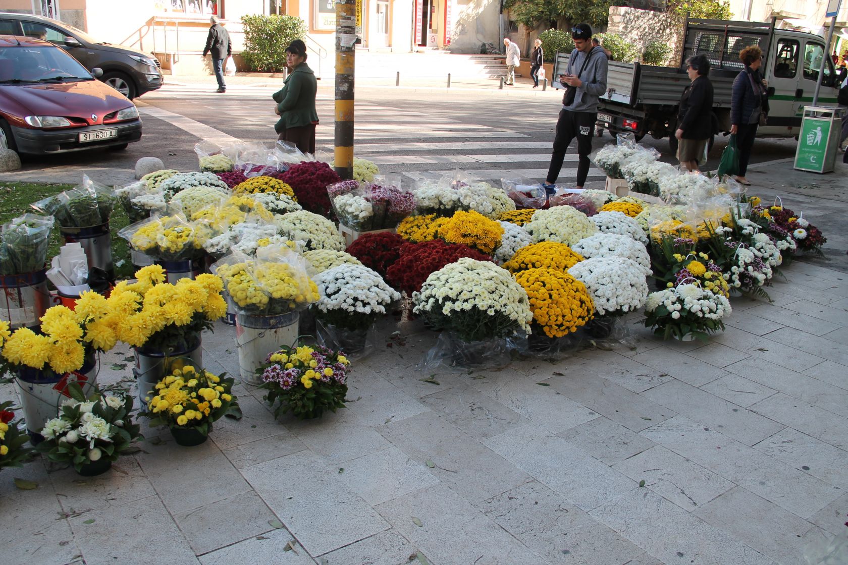 Prigodna prodaja cvijeća u povodu blagdana Svih svetih i Dušnog dana 