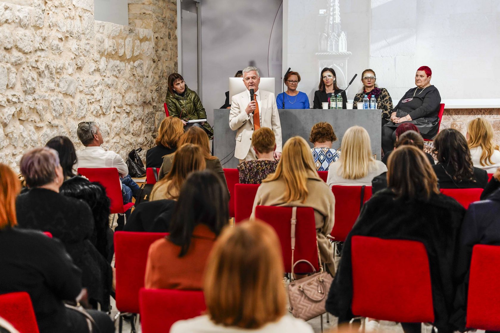 Okrugli stol na temu „Kibernetičko zlostavljanje djece i žena“ održan u Civitas Sacri