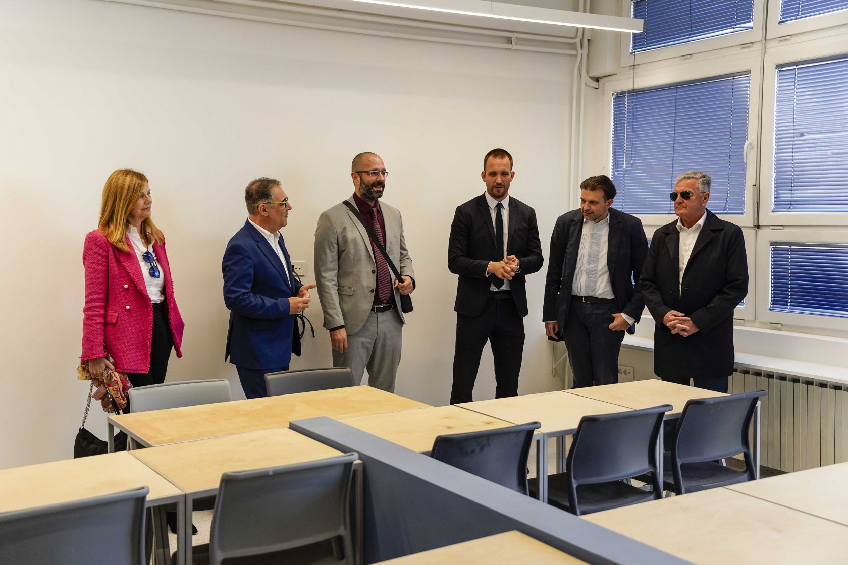 Ministar Erlić i gradonačelnik Burić obišli STEM učionicu u OŠ Juraj Dalmatinac