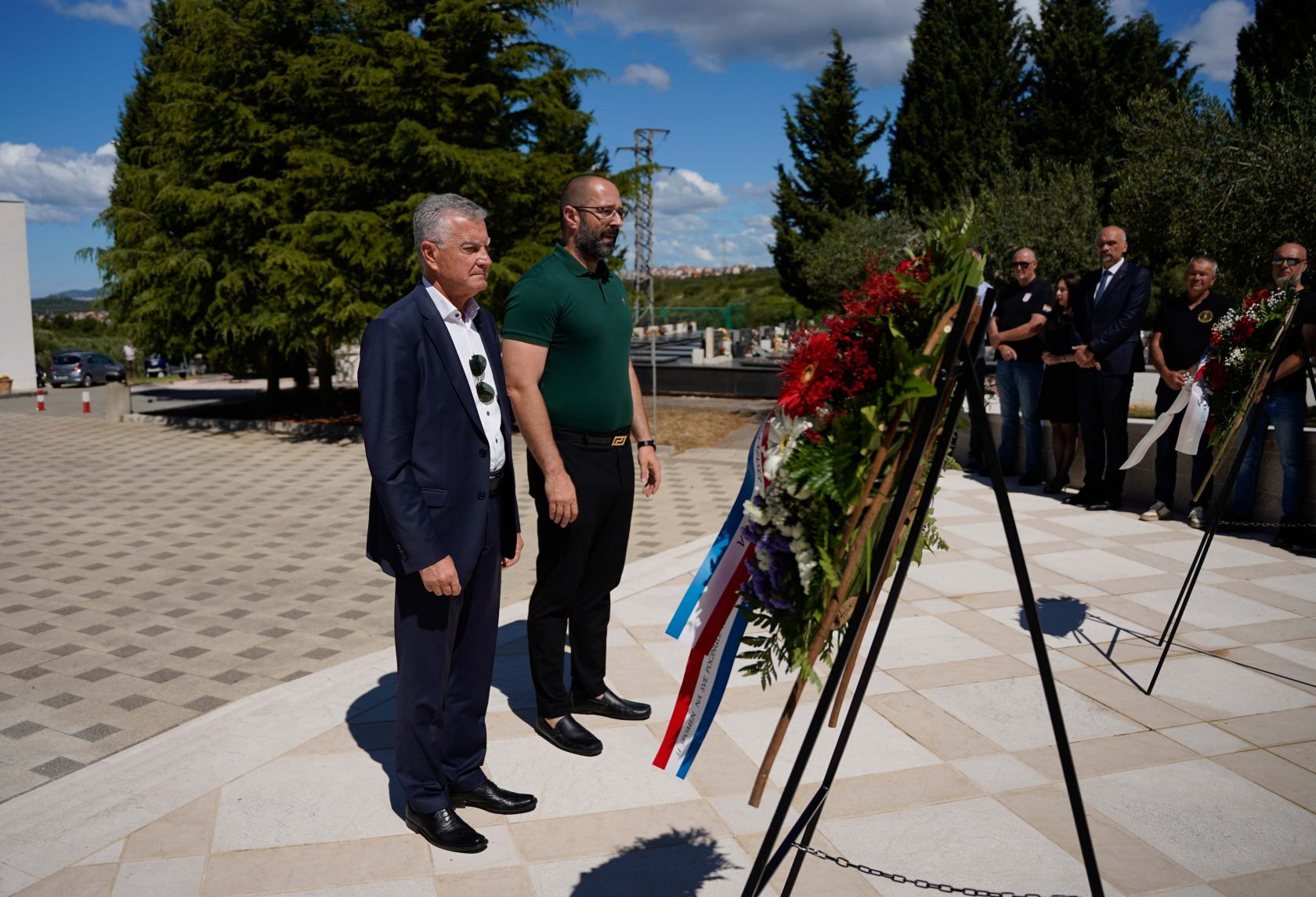Položeni vijenci i zapaljene svijeće u povodu Dana Državnosti 