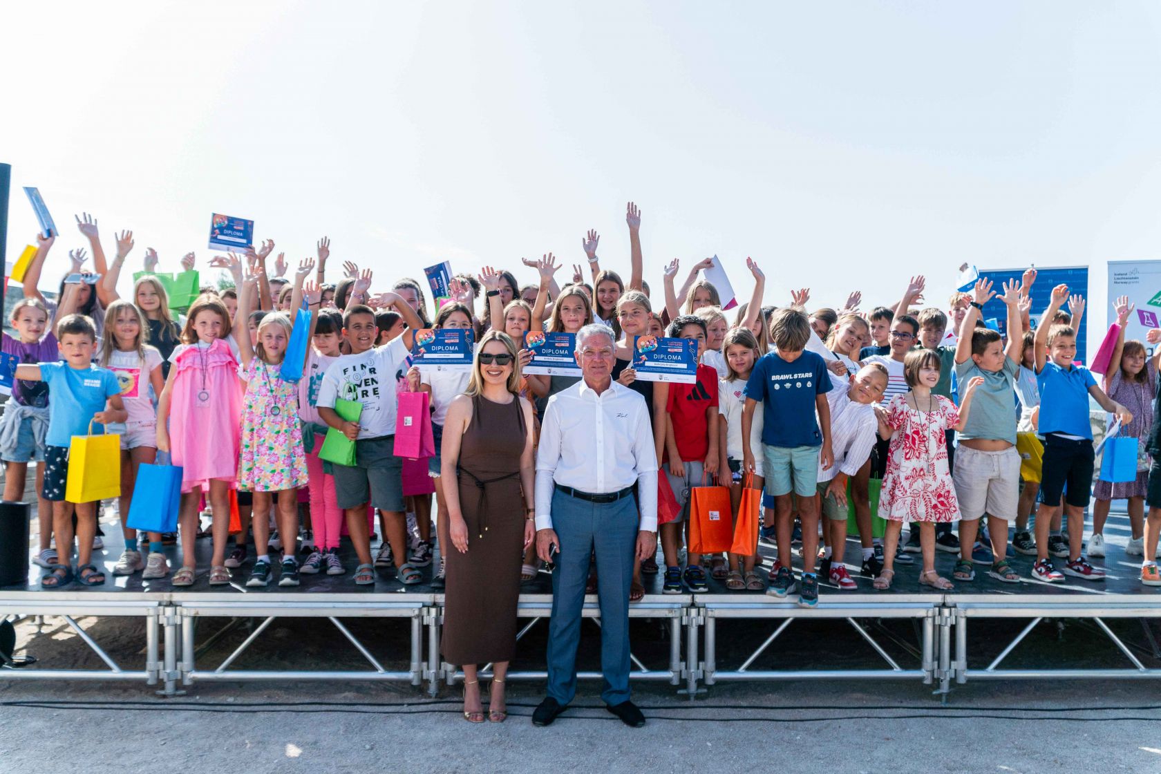 Gradonačelnik Burić podijelio 130 diploma polaznicima trećeg ljetnog STEM kampa RaSTEM Gradonačelnik Burić podijelio 130 diploma polaznicima trećeg ljetnog STEM kampa RaSTEM