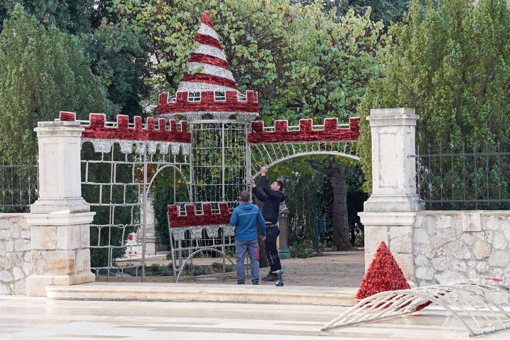 Započelo blagdansko ukrašavanje grada 