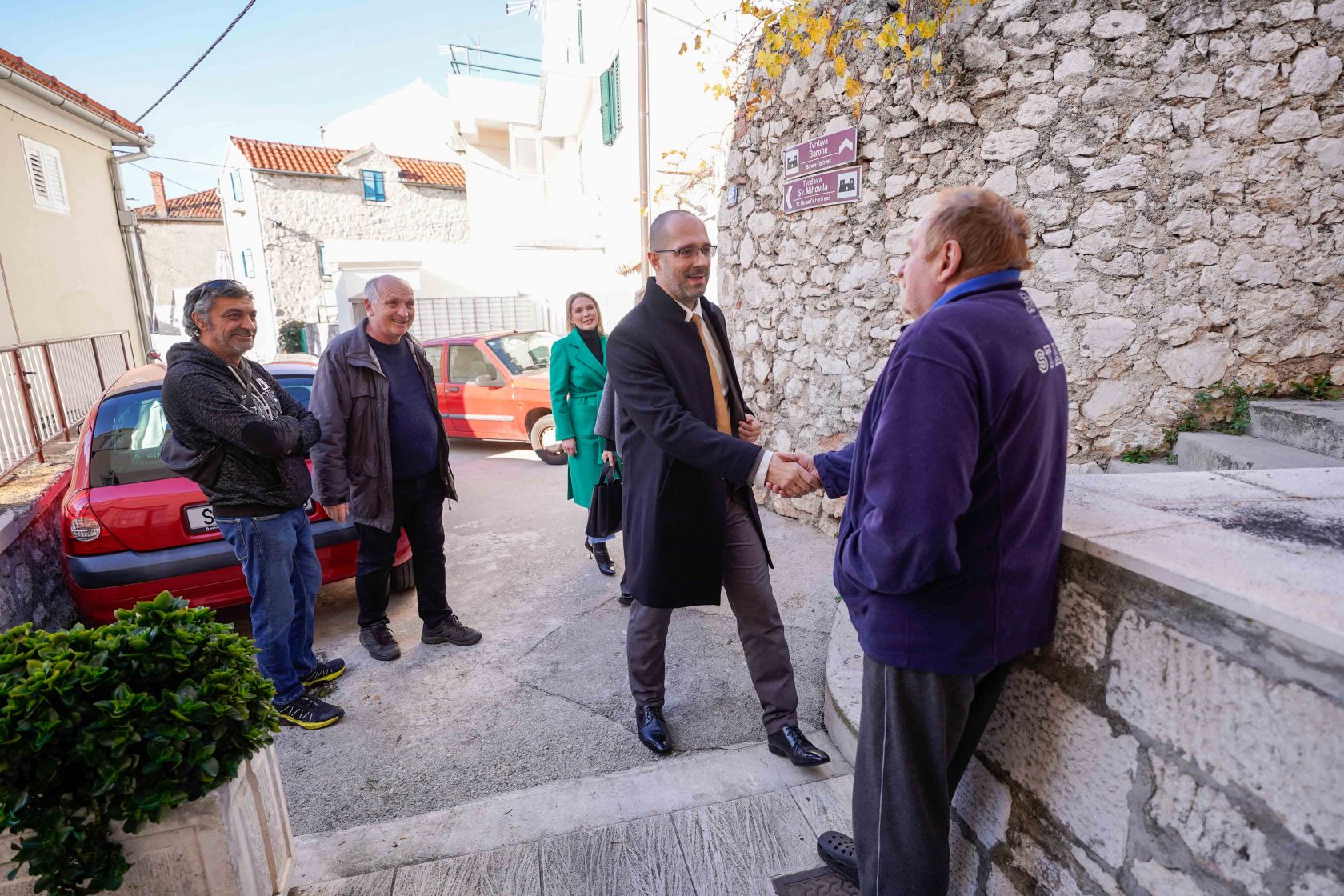 Grad Šibenik dariva najpotrebitije: Zamjenik gradonačelnika Danijel Mileta posjetio Prenoćište  Biskupijskog Caritasa