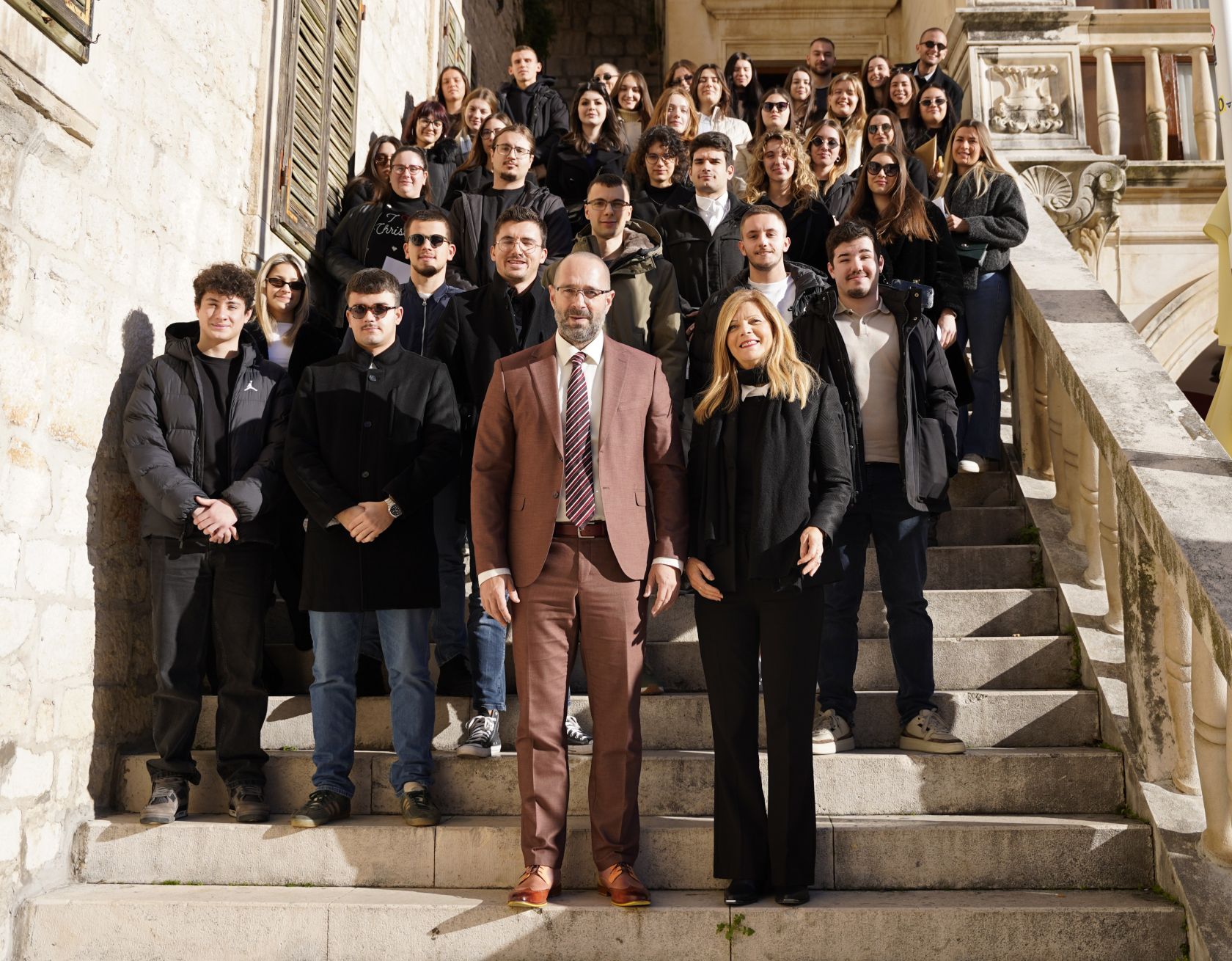 Gradu Šibeniku znanje i izvrsnost u fokusu: Potpisani ugovori o stipendiranju studenata