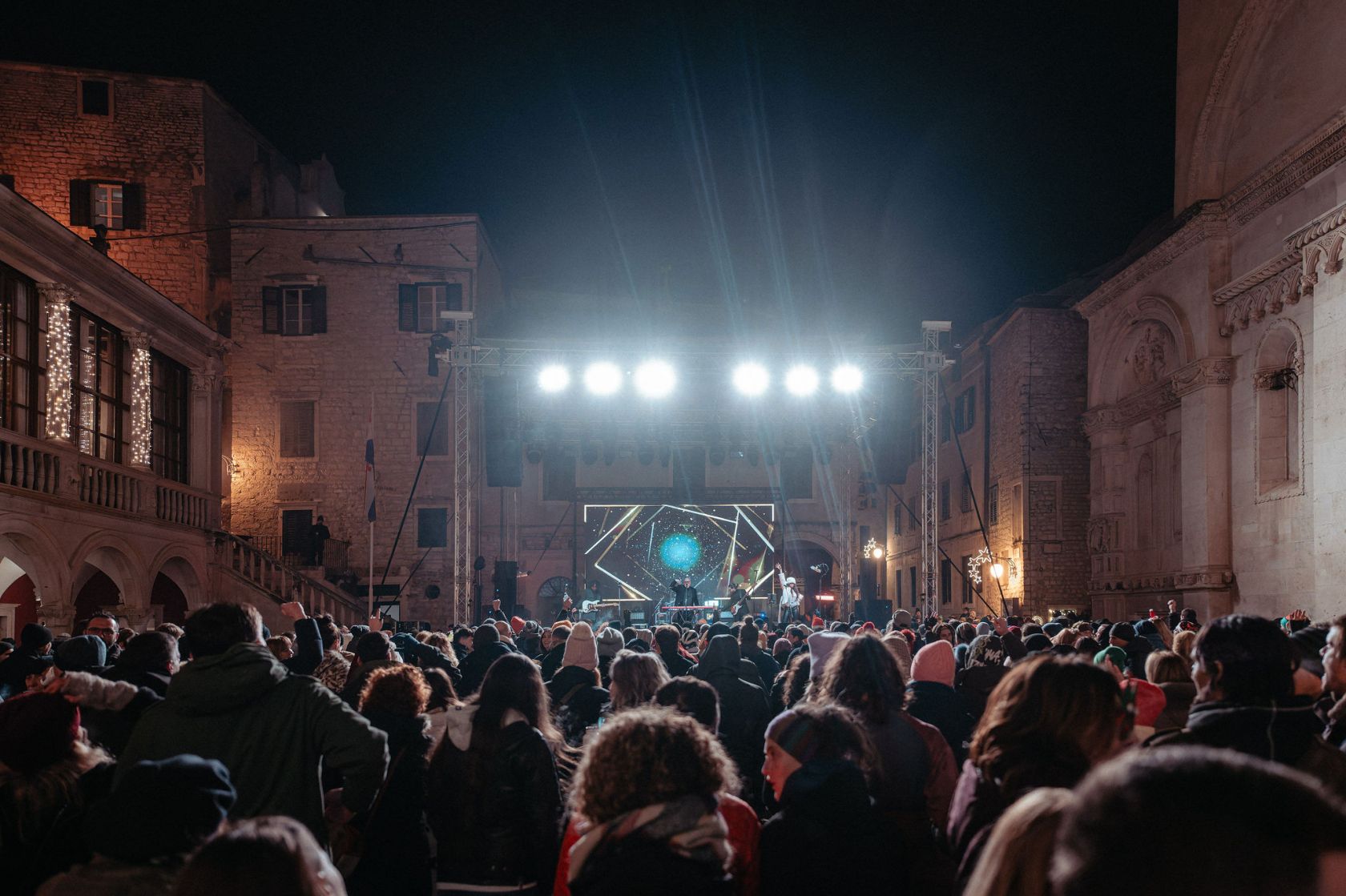 Šibenik u ritmu glazbe i zajedništva dočekao 2026. godinu
