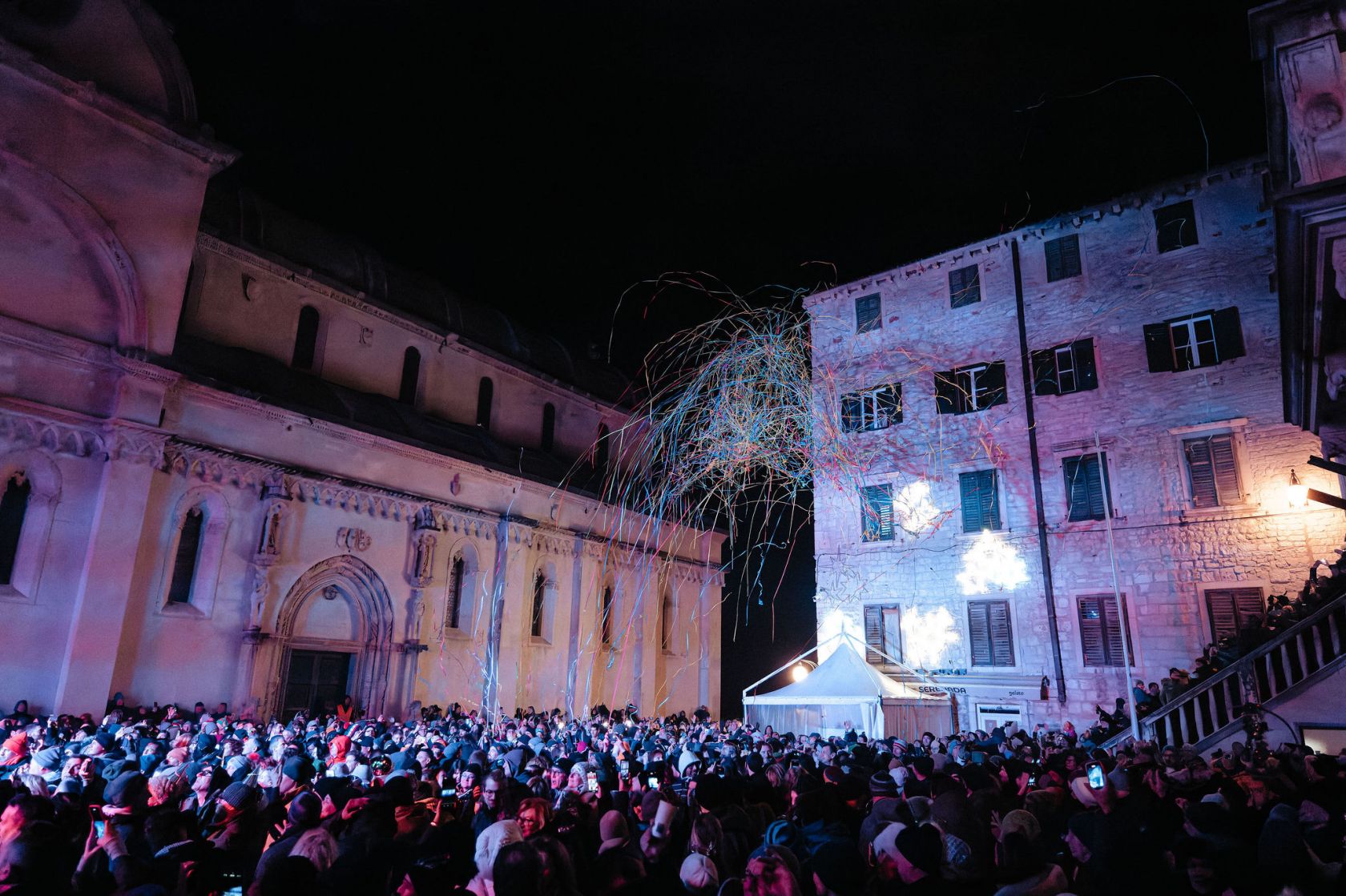 Šibenik u ritmu glazbe i zajedništva dočekao 2026. godinu