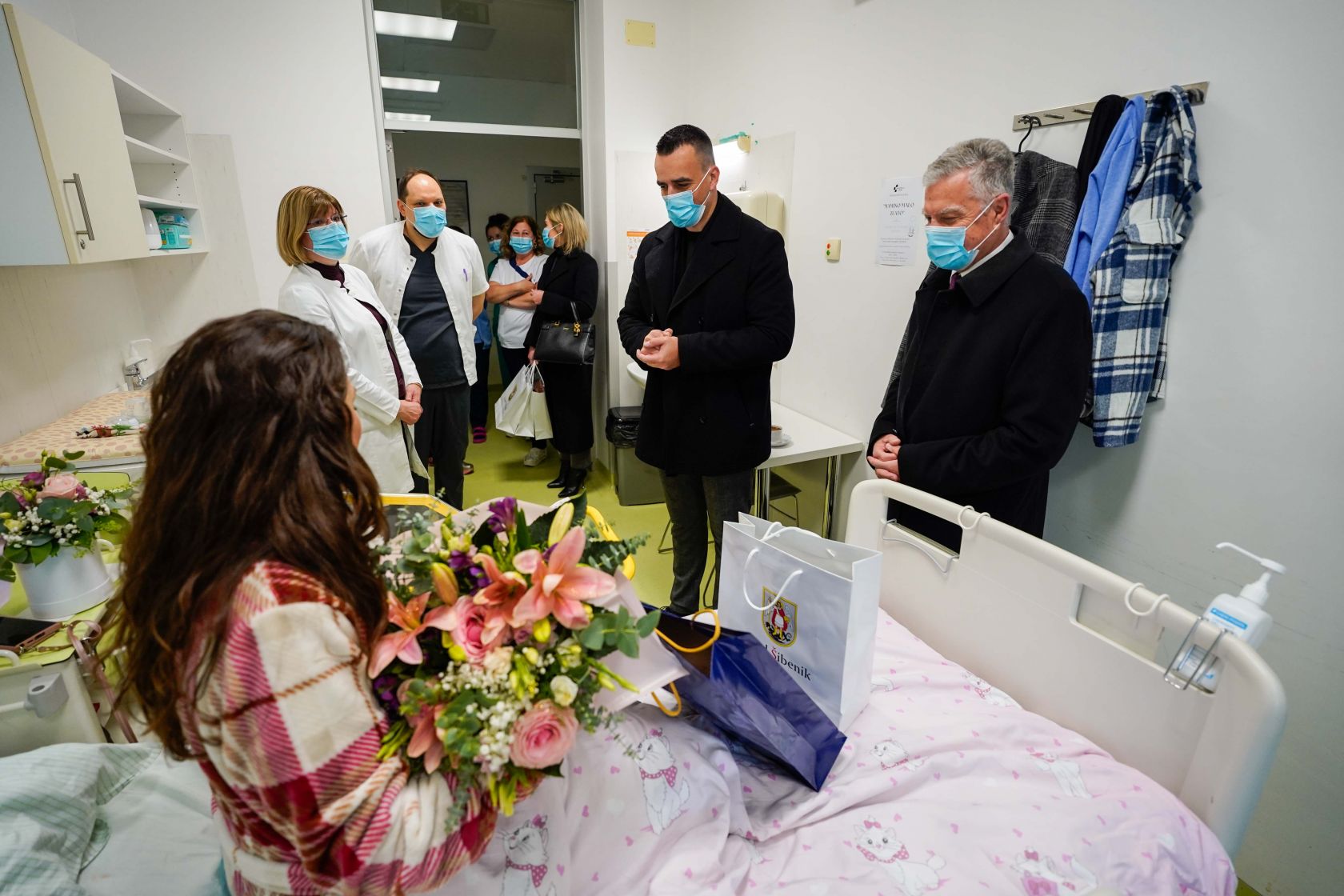 Djevojčica Maris prva je novorođena beba u Šibeniku – danas ju je posjetio gradonačelnik Burić