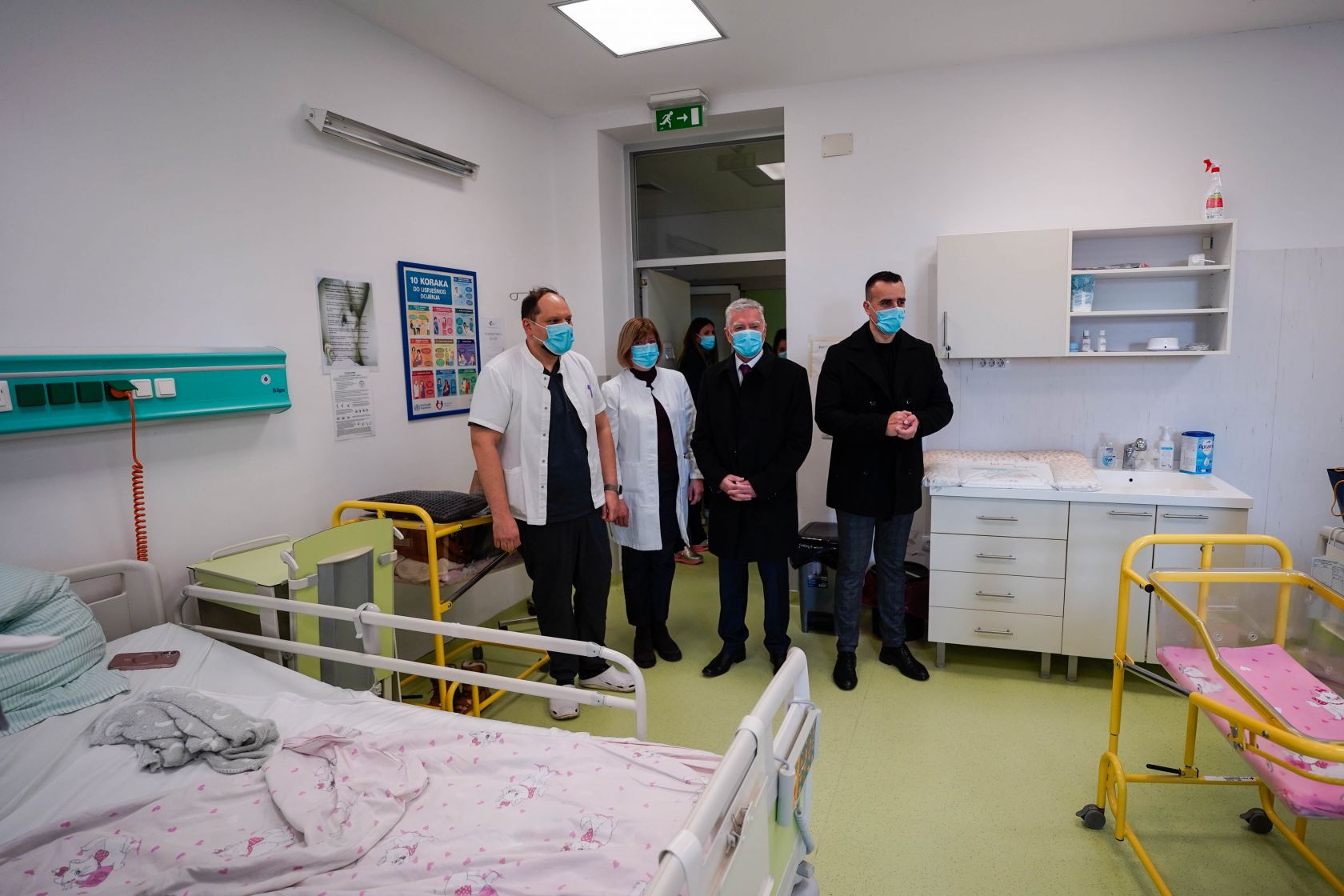 Djevojčica Maris prva je novorođena beba u Šibeniku – danas ju je posjetio gradonačelnik Burić