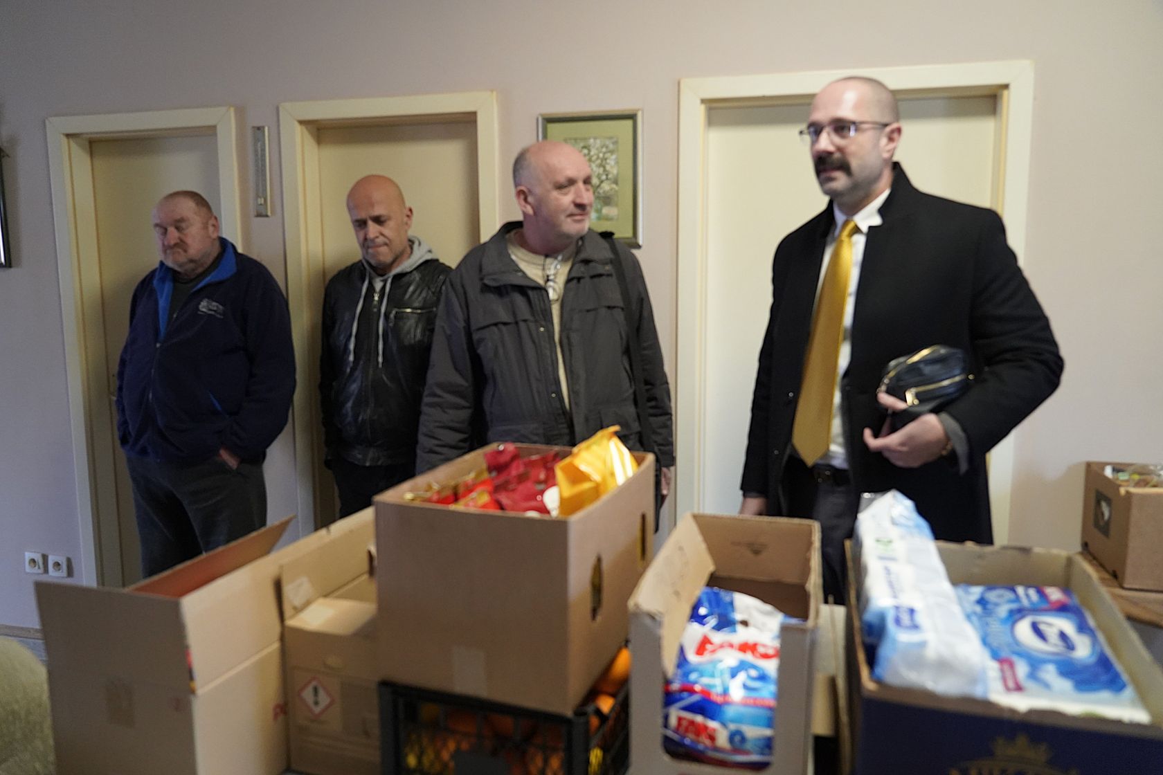 Blagdansko darivanje uoči Uskrsa u Caritasovu prihvatilištu za beskućnike