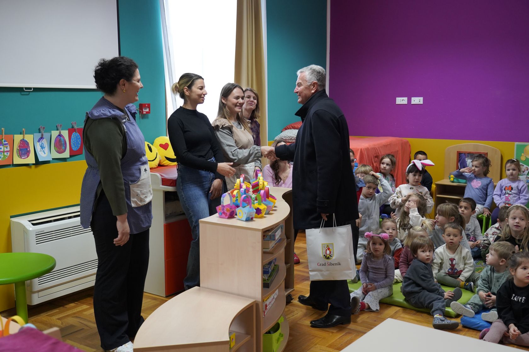 Gradonačelnik u povodu Uskrsa posjetio Dječji vrtić Blažena Hozana 