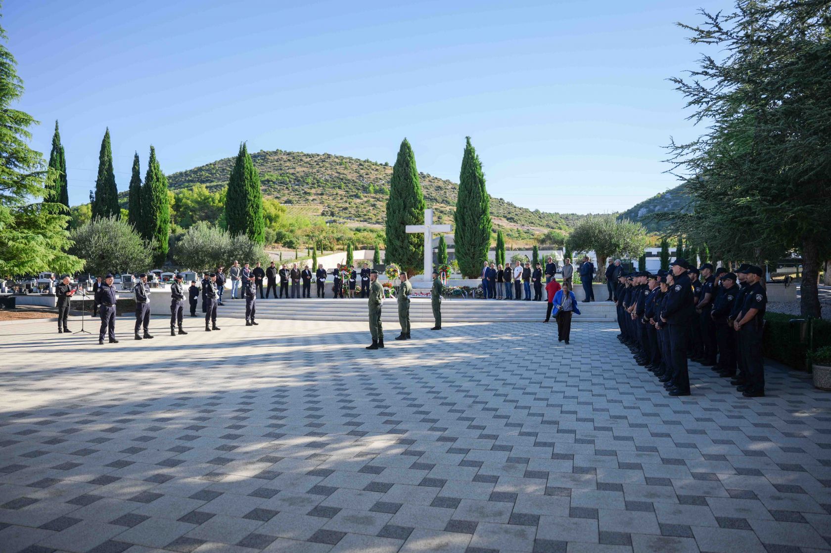 Polaganjem vijenaca obilježeni Dan policije i blagdan sv. Mihovila