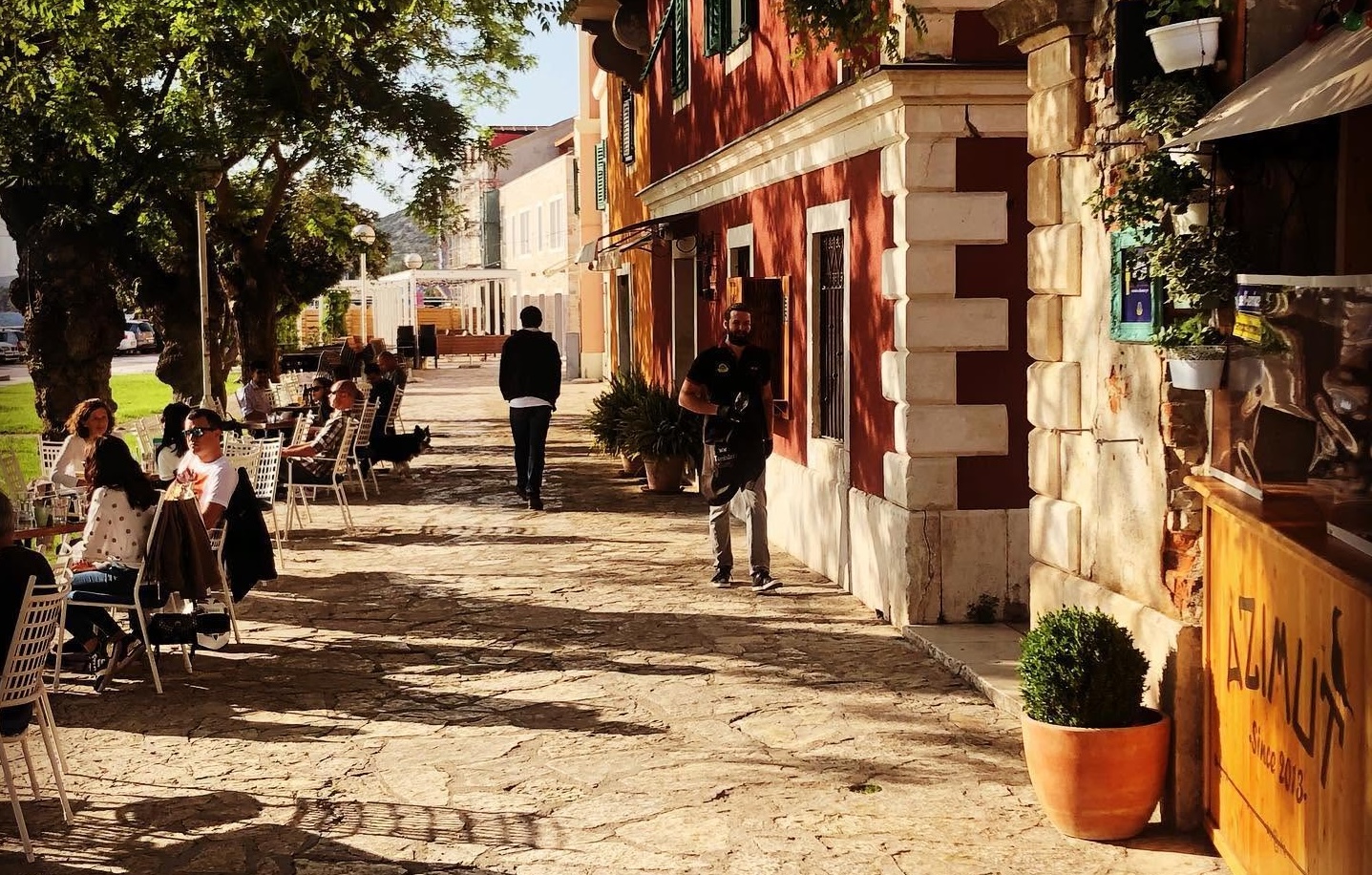 Pop-up sajam knjige u subotu ispred Kluba Azimut